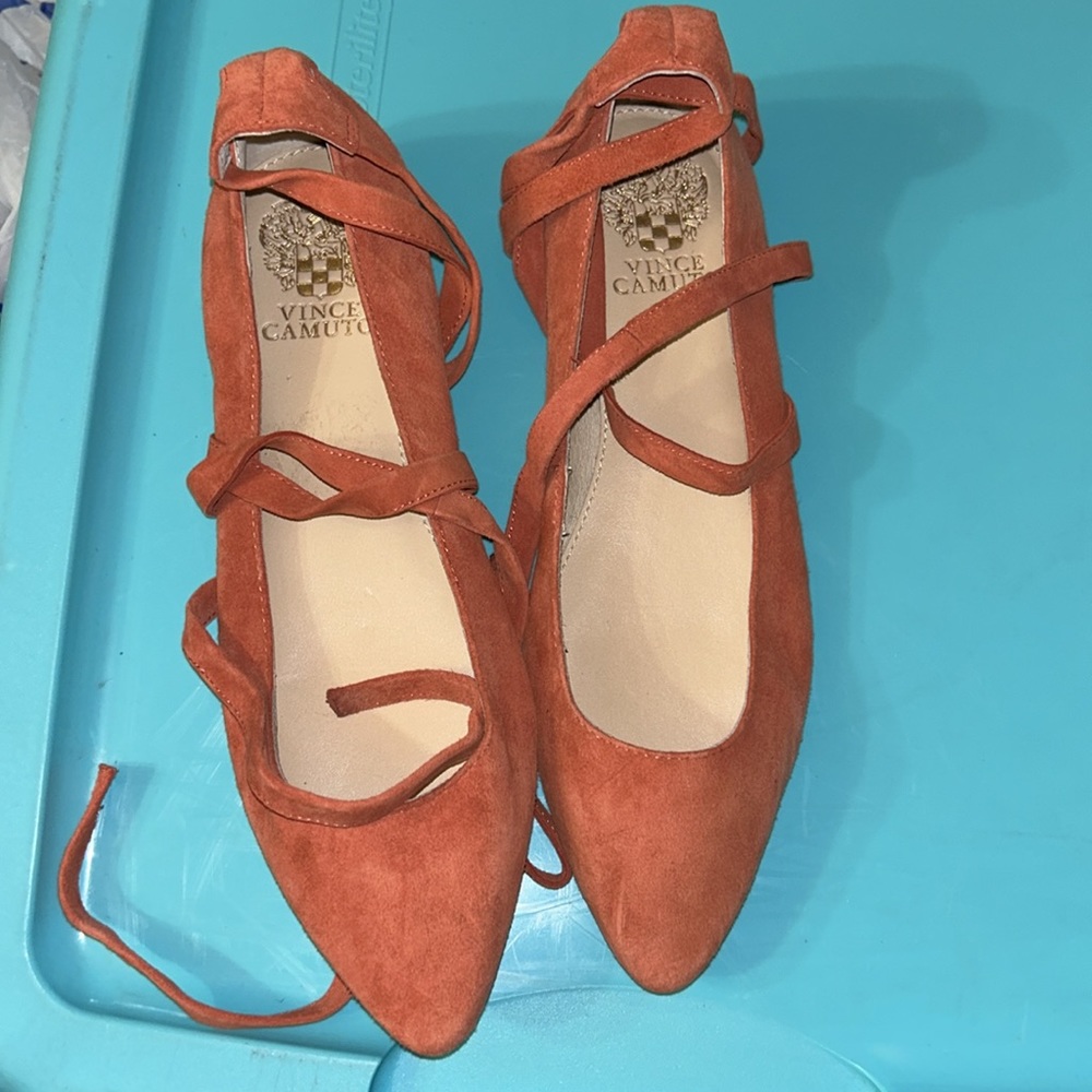 VINCE CAMUTO
Model Bevian
Retail $99.95 + tax
Orange color
Suede Pointed Toes - Picture 2 of 6